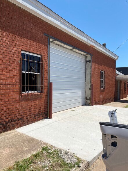 More Photos Of 5900 S Pennsylvania Ave, Oklahoma City Freestanding For Lease