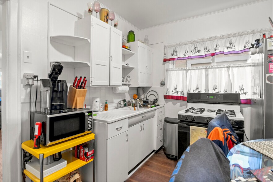 More Photos Of 1205 Garfield Ave, Lincoln Park Apartments For Sale