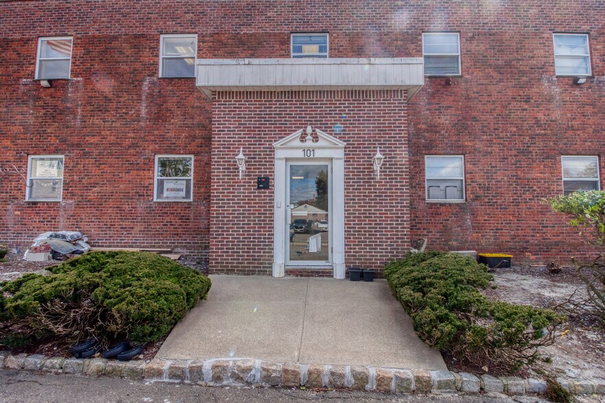 More Photos Of 101 West St, Hillsdale Office For Lease