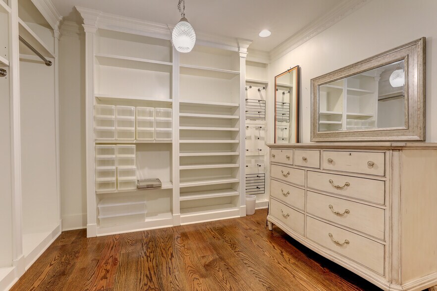 More Photos Of 2972 Lookout Pl NE, Atlanta Office Residential For Sale