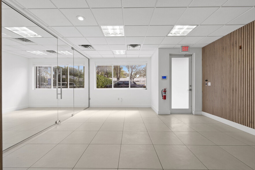 More Photos Of 335 Ne 61st St, Miami Flex For Lease