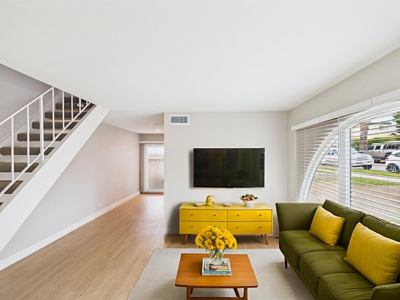 More Photos Of 221 S Nevada St, Oceanside Apartments For Sale