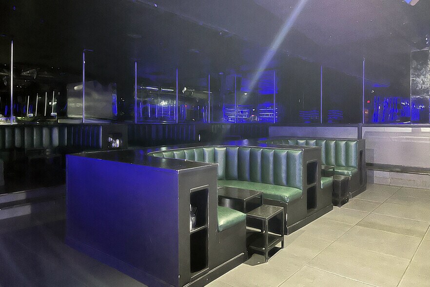 More Photos Of 5002 Washington Ave, Houston Bar For Lease