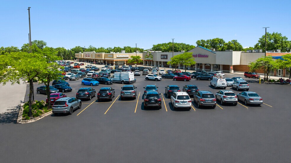 More Photos Of 7329 Cass Ave, Darien Supermarket For Sale