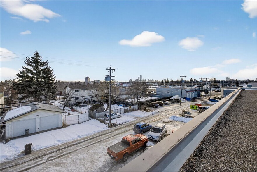 More Photos Of 11831 123 St NW, Edmonton Office For Sale