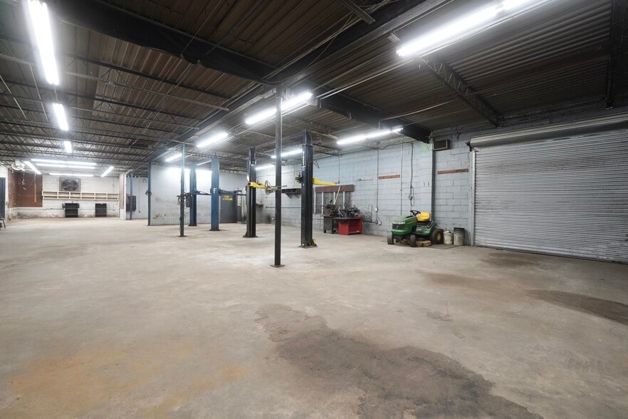 More Photos Of 5948 Homestead Rd, Rex Flex For Sale