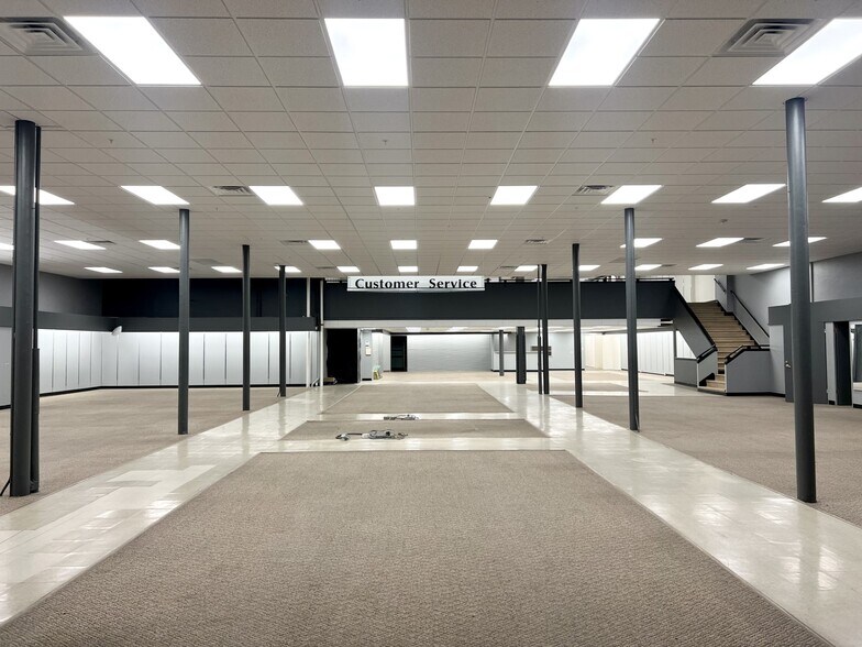 More Photos Of 124 S Main St, Pendleton Storefront Retail Office For Lease