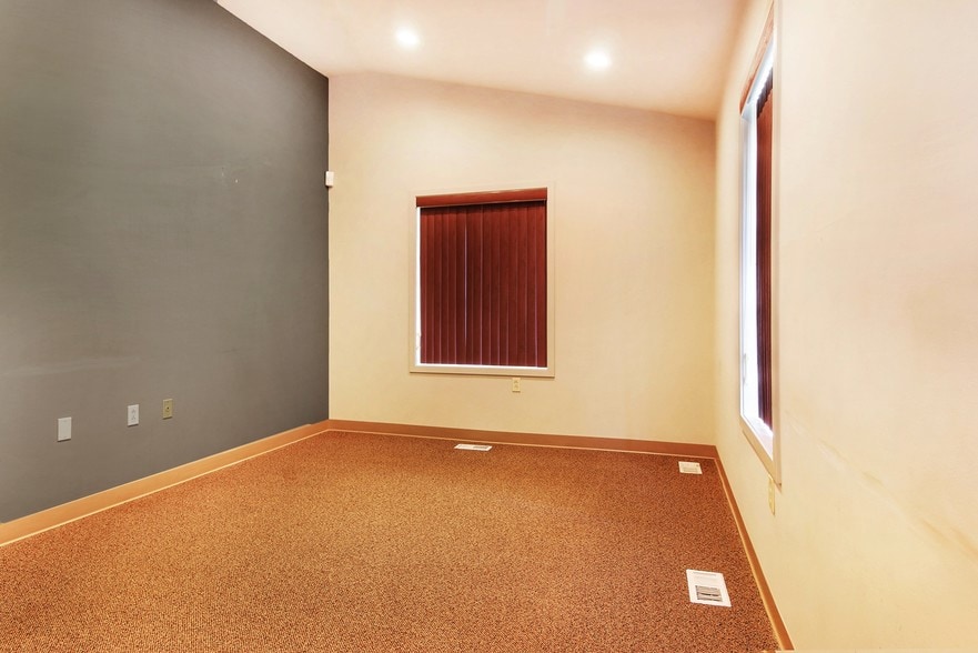 More Photos Of 1501 N Milford Rd, Milford Medical For Lease