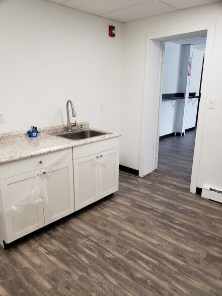 More Photos Of 326 S Main St, Manville Storefront Retail Residential For Lease