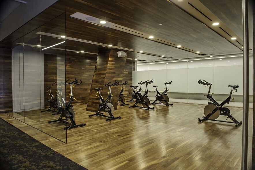 More Photos Of 1800 M St NW, Washington Office For Lease