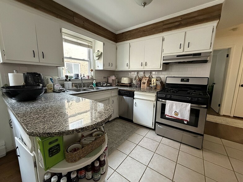 More Photos Of 2307 W 35th St, Chicago Apartments For Sale