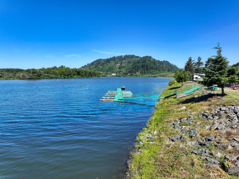 More Photos Of 17581 US Highway 101 N, Klamath Trailer Camper Park For Sale