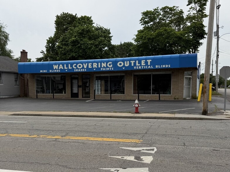 Primary Photo Of 1689 Warwick Ave, Warwick General Retail For Sale