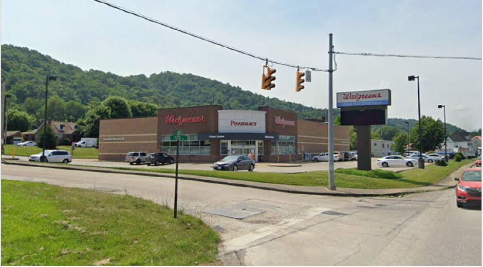 Primary Photo Of 1021 3rd St, New Martinsville Drugstore For Lease
