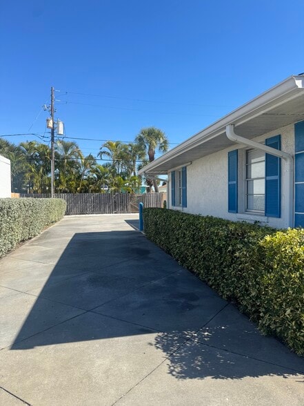 More Photos Of 6455 Gulf Blvd, Saint Petersburg Medical For Lease