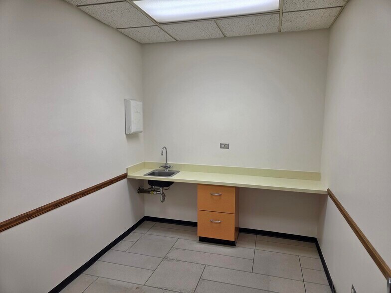 More Photos Of 601 W Central Rd, Mount Prospect Medical For Lease