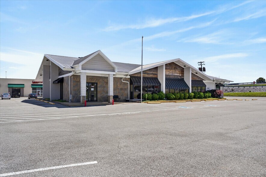 More Photos Of 4000 Fort Campbell Blvd, Hopkinsville Restaurant For Sale