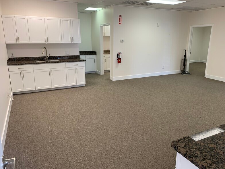 More Photos Of 17920 Huffmeister Rd, Cypress Office For Lease