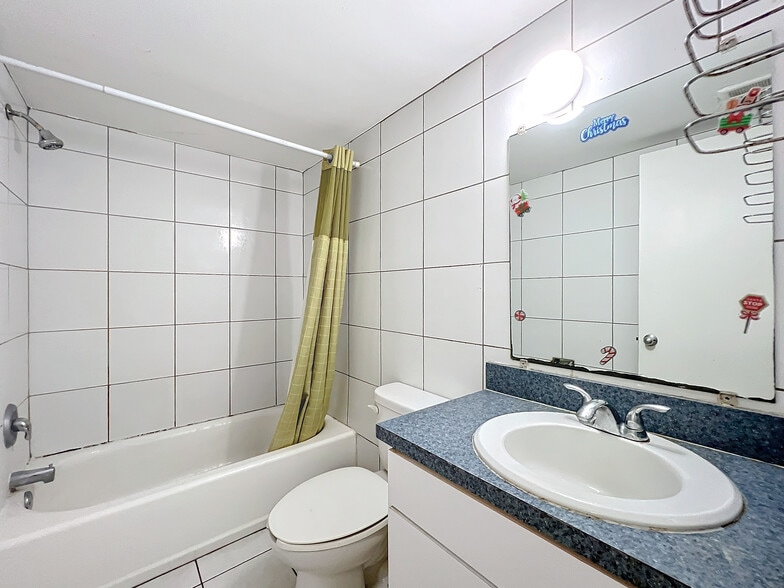 More Photos Of 307 E Vine St, Kissimmee Hotel For Sale