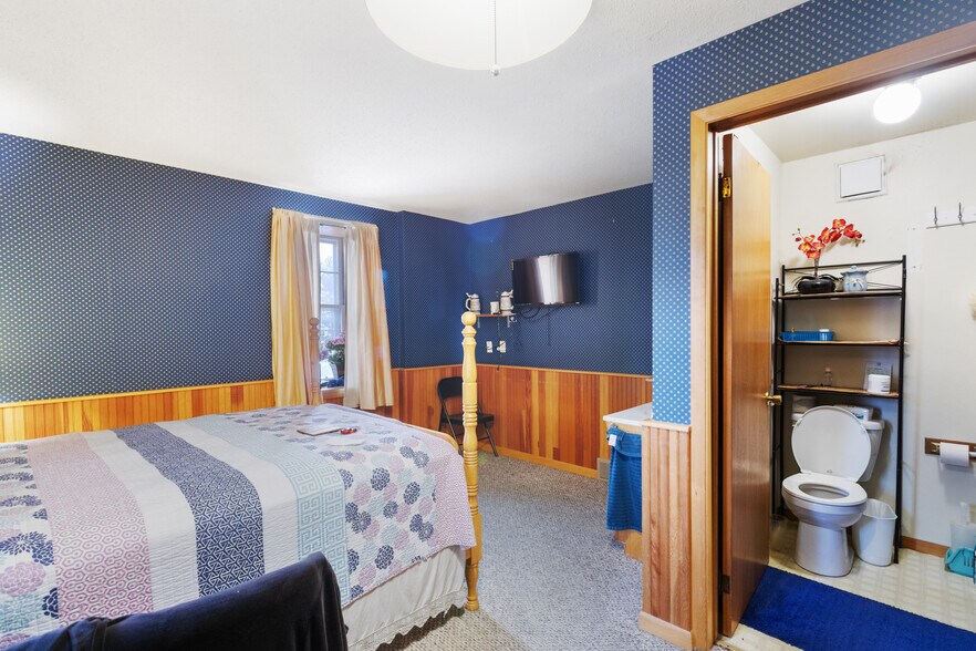 More Photos Of 4712 220th Trl, Amana Hotel For Sale