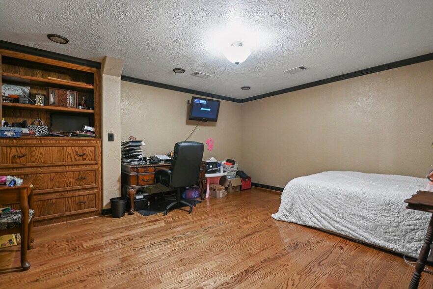 More Photos Of 20204 Schiel Rd, Cypress Warehouse For Sale
