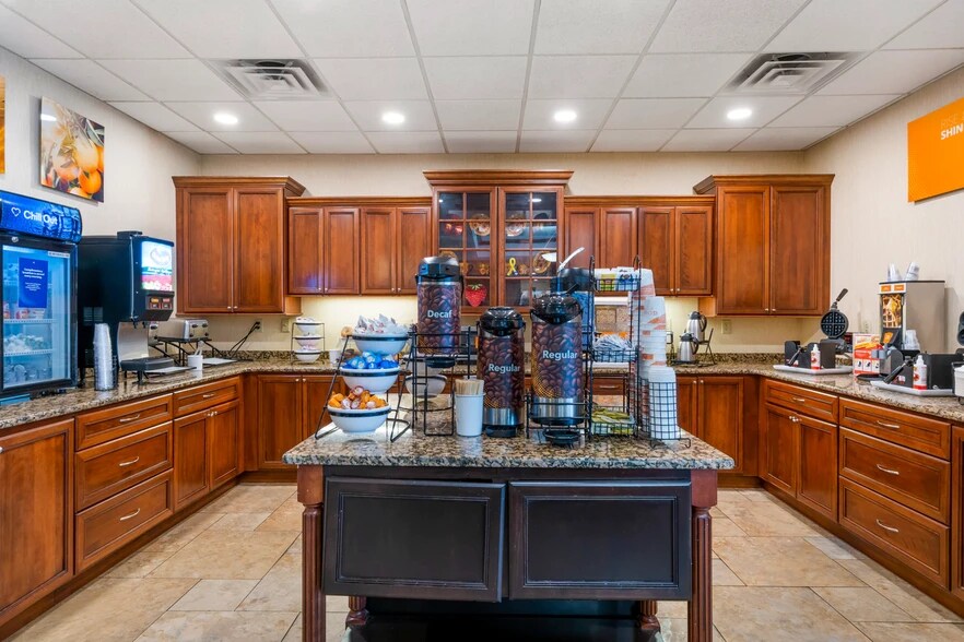 More Photos Of 110 Commerce Park Dr, Watertown Hotel For Sale