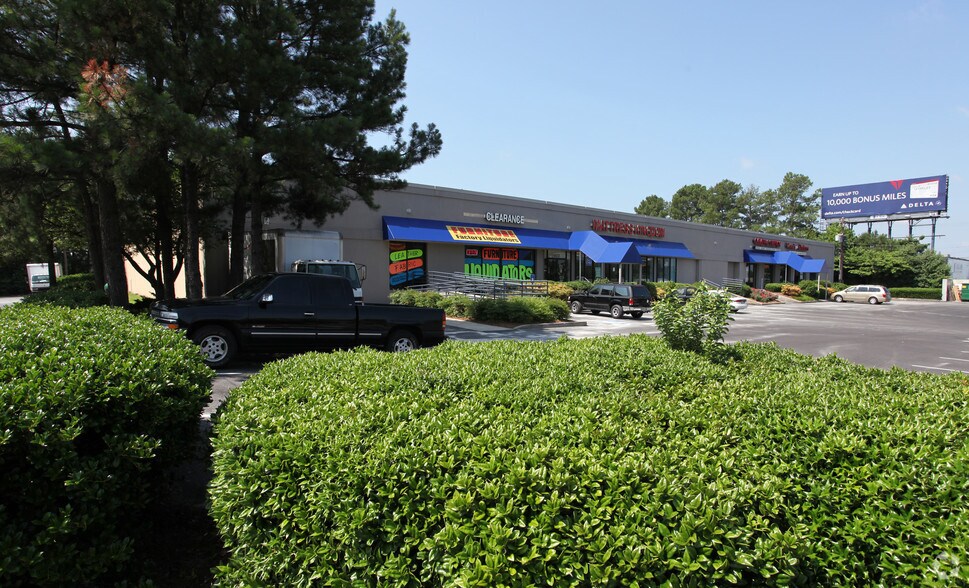 More Photos Of 6438 Dawson Blvd, Norcross Showroom For Lease