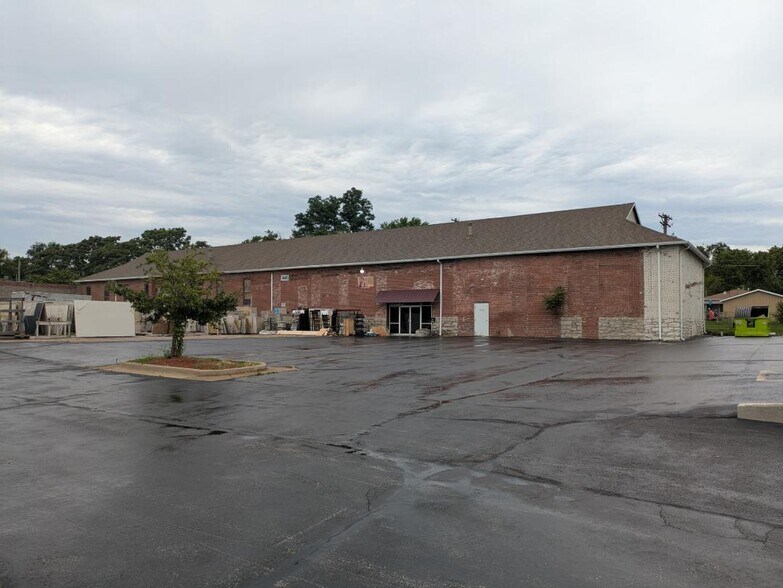 Primary Photo Of 1445 W Chestnut Expy, Springfield Warehouse For Lease