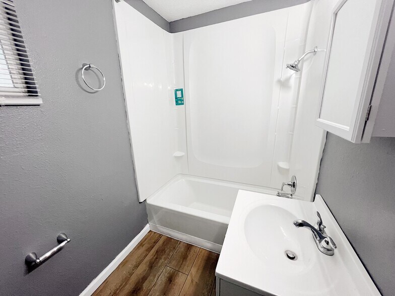 More Photos Of 2595 Beaumont St, Sacramento Apartments For Sale