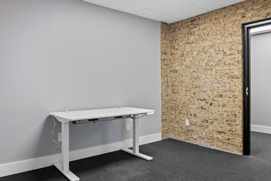 More Photos Of 2300 E 14th St, Tulsa Office For Lease