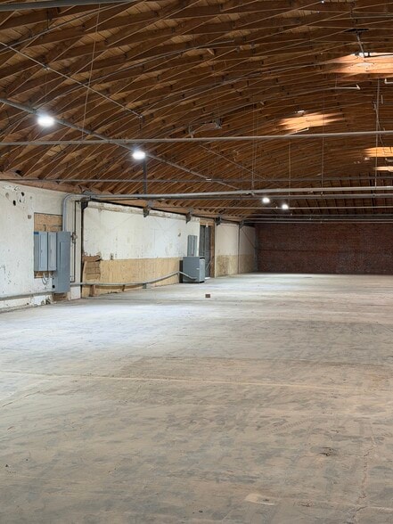 More Photos Of 8001 Beach St, Los Angeles Warehouse For Lease