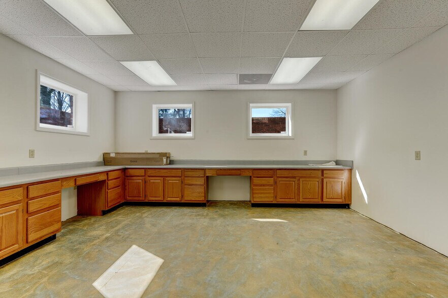 More Photos Of 601 W Harrison St, Reidsville Healthcare For Sale