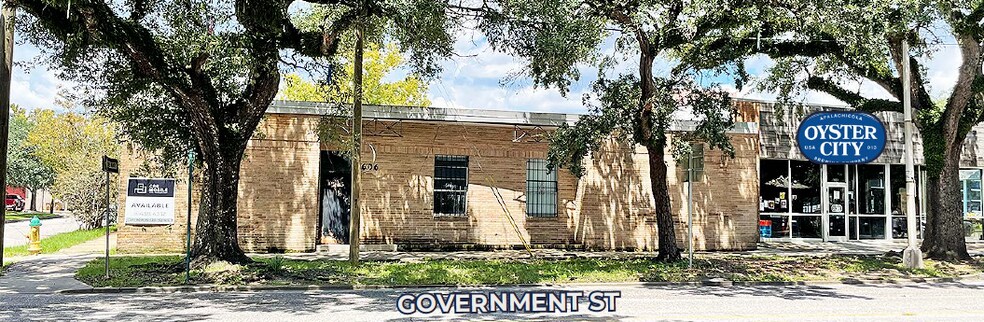 More Photos Of 63 S Dearborn St, Mobile Office For Sale