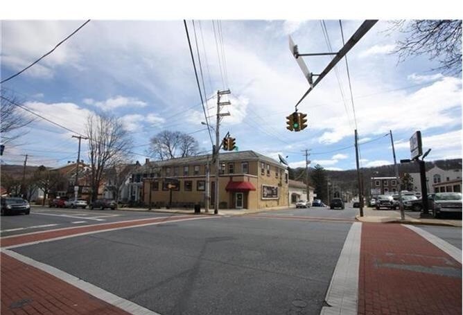 More Photos Of 194-198 Main St, Emmaus Restaurant For Lease