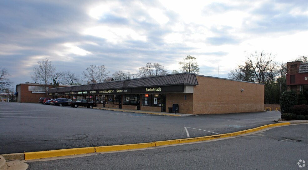 Primary Photo Of 304-322 Maple Ave W, Vienna General Retail For Lease