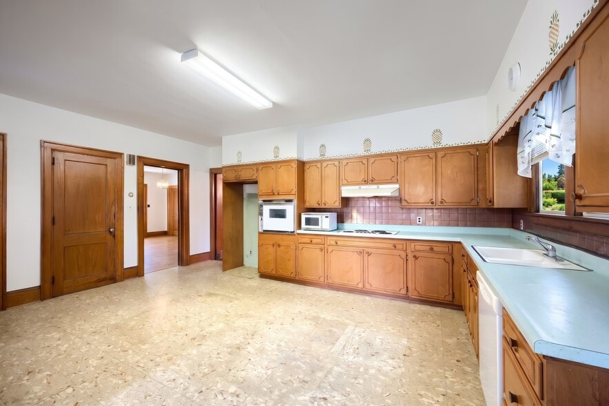 More Photos Of 41 W Main St, Fawn Grove Flex For Sale
