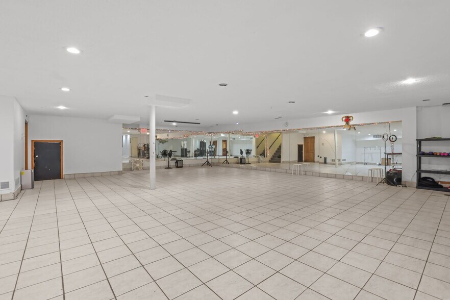 More Photos Of , Minneapolis General Retail For Sale