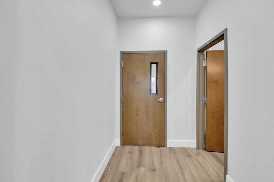 More Photos Of 14596 US Highway 75, Van Alstyne Flex For Lease