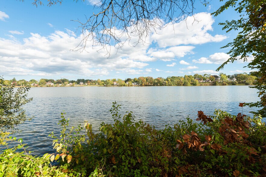 More Photos Of 591 North Ave, Wakefield Office For Lease