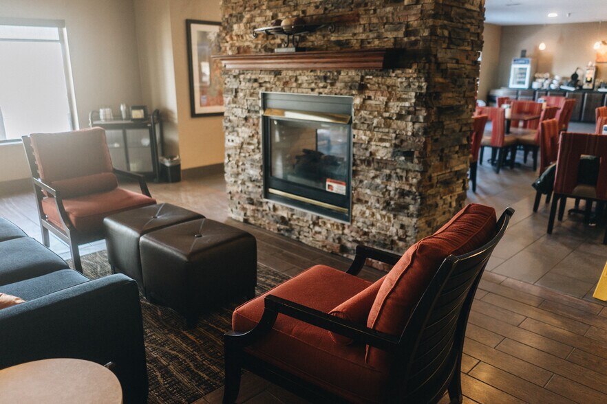 More Photos Of 3302 E Dupont Rd, Fort Wayne Hotel For Sale