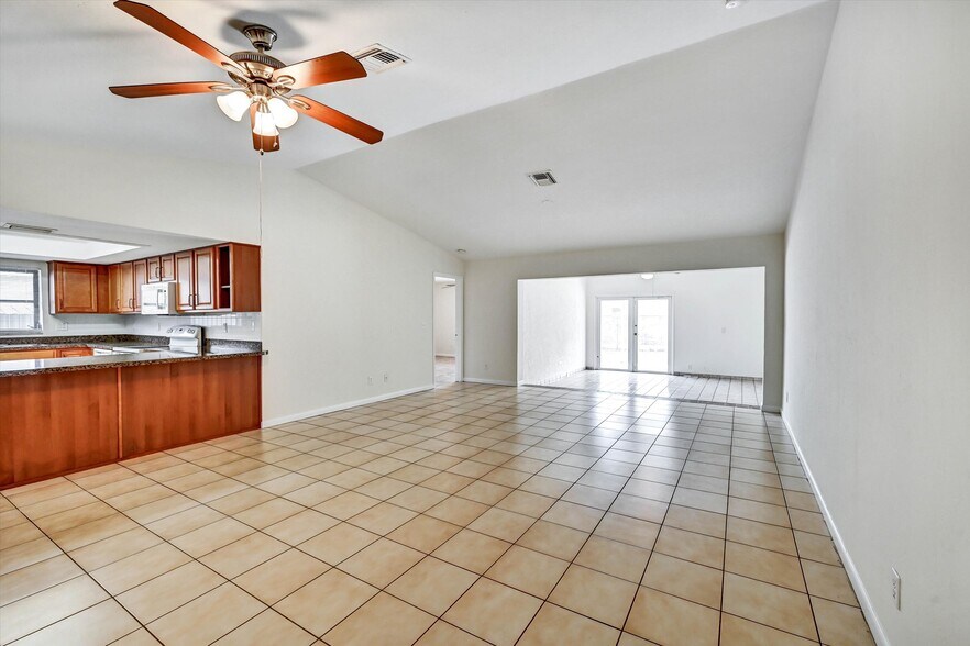 More Photos Of 4707 SW 8th Pl, Cape Coral Apartments For Sale