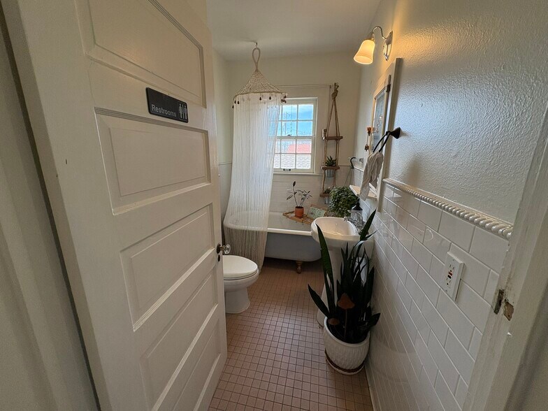 More Photos Of 106 S Church St, McKinney Loft Creative Space For Lease