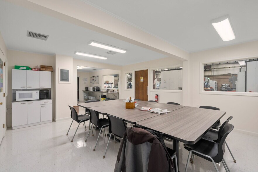 More Photos Of 445 Newburyport Tpke, Rowley Manufacturing For Sale