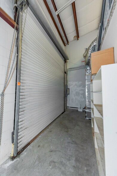 More Photos Of 565 Frederica Ln, Dunedin Warehouse For Lease