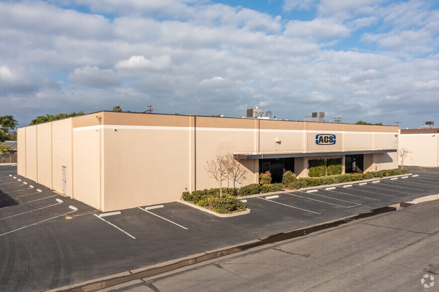 More Photos Of 167-169 E Freedom Ave, Anaheim Warehouse For Lease