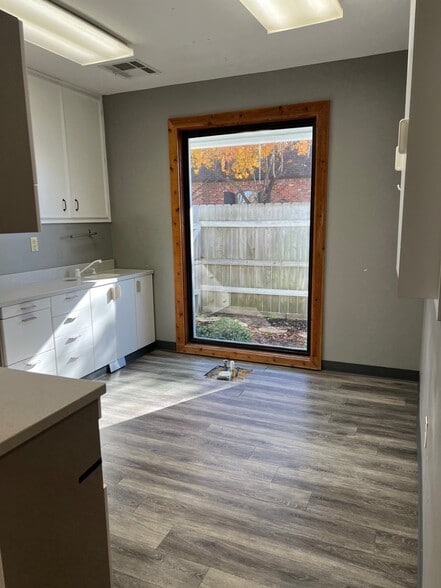 More Photos Of 2160 Airline Dr, Bossier City Medical For Lease