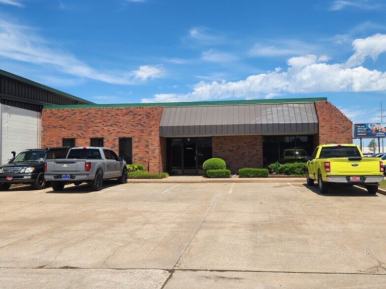 More Photos Of 5460 S Garnett Rd, Tulsa Warehouse For Lease