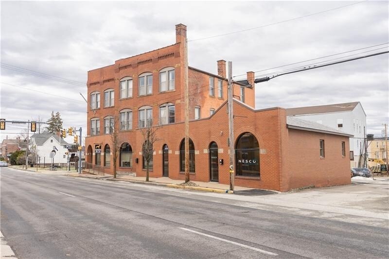 More Photos Of 10 S 4th St, Youngwood Office For Lease