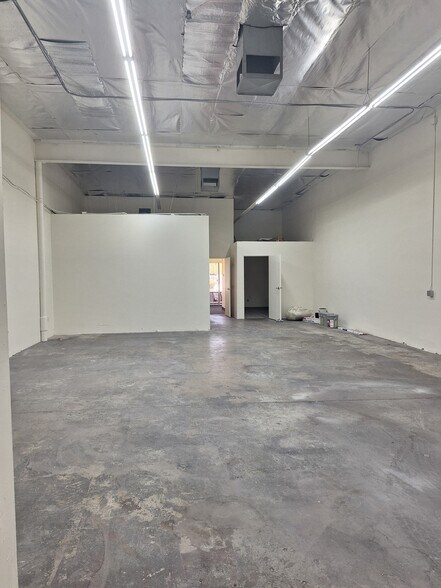 More Photos Of 4460 W Reno Ave, Las Vegas Light Manufacturing For Lease