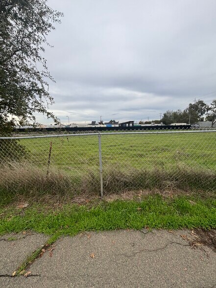 More Photos Of 2809 Q St, North Highlands Land For Sale